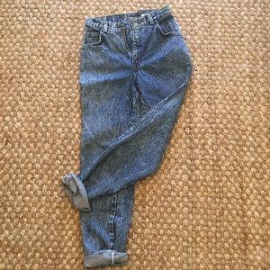 Vintage Levi’s size 9 ( fits 25) acid wash